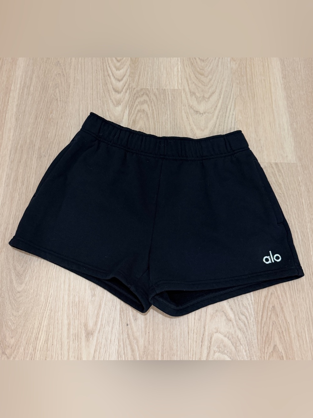 ALO Yoga Accolade Black Athletic Shorts with Logo Hem